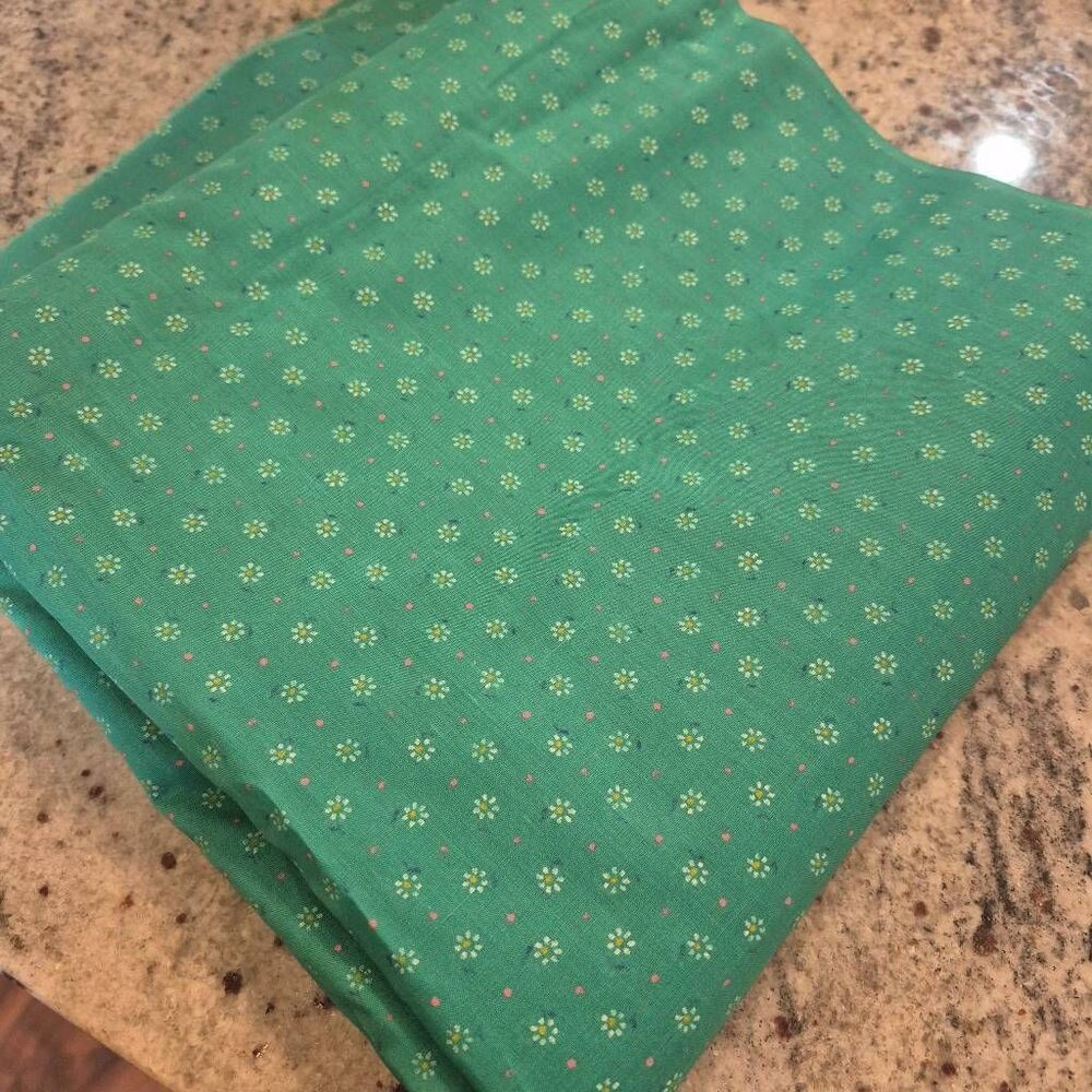 Fabric, Emerald Green White Daisy Mini Pink Dot Cotton 45" x 4.33 yds - Picture 4 of 8
